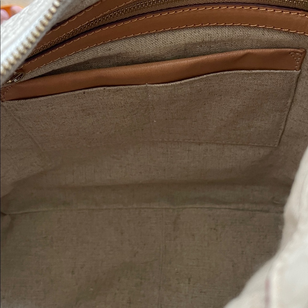 Etienne Aigner Cream Pebbled Leather Bag with Gold Hardware and Linen Lining - Picture 10 of 16